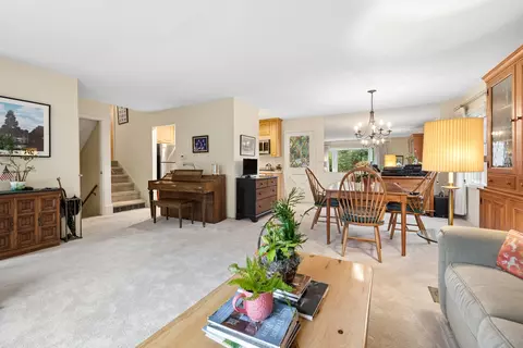 Living - 90 Park Ln, Lake Bluff, IL 60044 photo 2 of 3