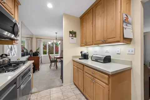 Kitchen - 90 Park Ln, Lake Bluff, IL 60044 photo 3 of 3