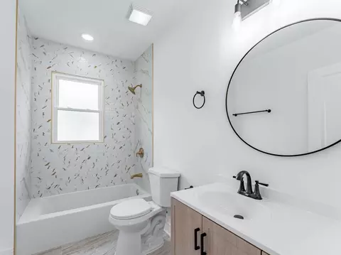 Bath - Undisclosed, Chicago, IL 60628 photo 1 of 2