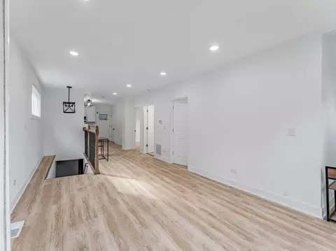 Entry Way - Undisclosed, Chicago, IL 60628 photo 2 of 4