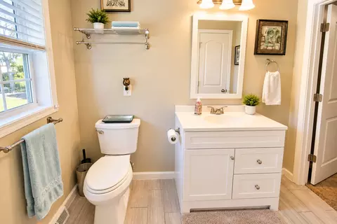 Bath - 114 Eugene St, Towanda, IL 61776 photo 4 of 4