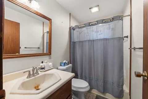 Bath - 1 N043 Darling St, Carol Stream, IL 60188 photo 1 of 1
