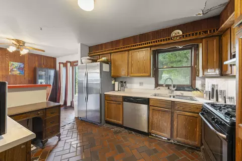 Kitchen - 1 N043 Darling St, Carol Stream, IL 60188 photo 2 of 2