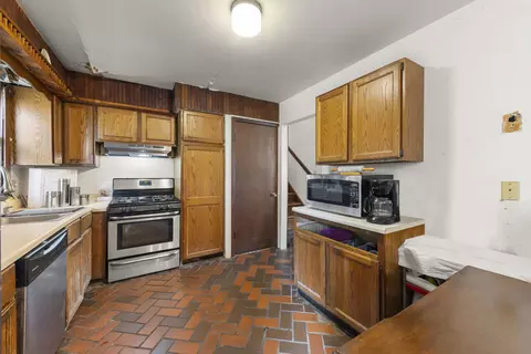 Kitchen - 1 N043 Darling St, Carol Stream, IL 60188 photo 1 of 2