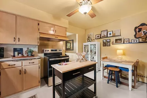 Kitchen - 18525 Miller Dr, Lansing, IL 60438 photo 4 of 4