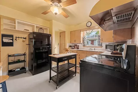 Kitchen - 18525 Miller Dr, Lansing, IL 60438 photo 1 of 4