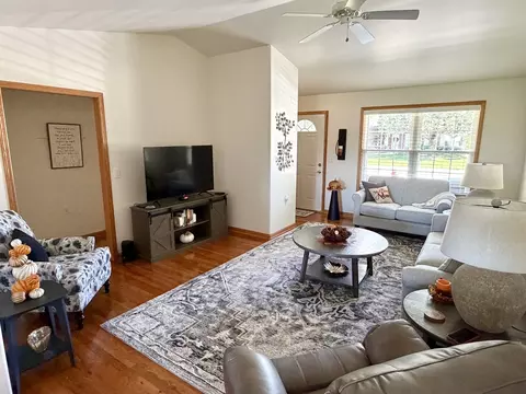 Living - 3006 Independence Dr, Peru, IL 61354 photo 1 of 2