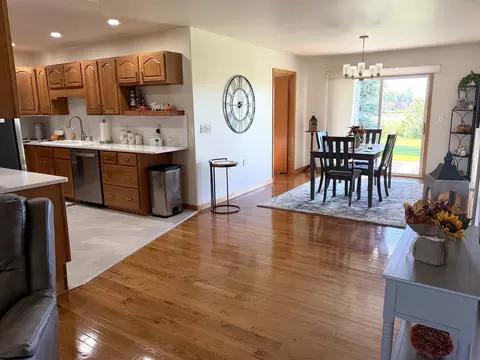 Dining - 3006 Independence Dr, Peru, IL 61354 photo 3 of 3