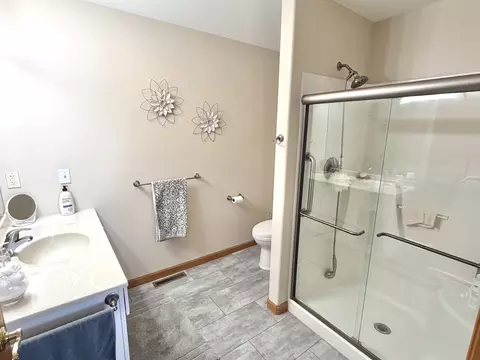 Bath - 3006 Independence Dr, Peru, IL 61354 photo 2 of 2