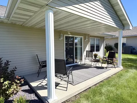 Exterior - 3006 Independence Dr, Peru, IL 61354 photo 5 of 6