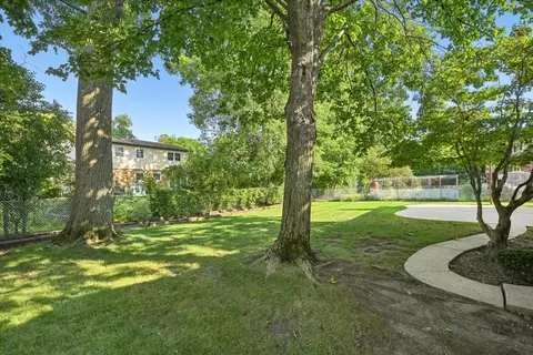 Exterior - 937 Sutton Dr, Northbrook, IL 60062 photo 5 of 6