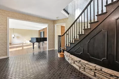 Entry Way - 937 Sutton Dr, Northbrook, IL 60062 photo 2 of 2