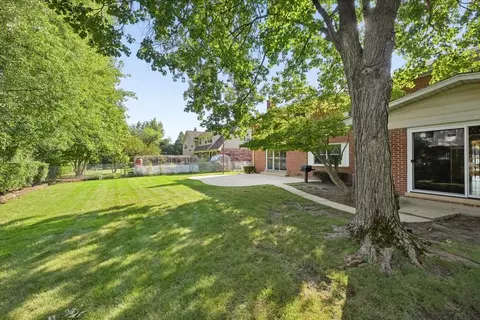 Exterior - 937 Sutton Dr, Northbrook, IL 60062 photo 4 of 6