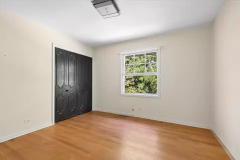 Bedroom - 937 Sutton Dr, Northbrook, IL 60062 photo 2 of 2