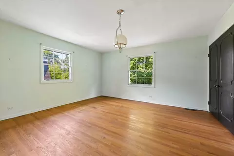Bedroom - 937 Sutton Dr, Northbrook, IL 60062 photo 1 of 2