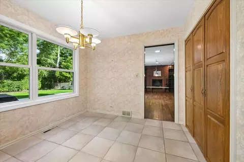 Other - 937 Sutton Dr, Northbrook, IL 60062 photo 2 of 7