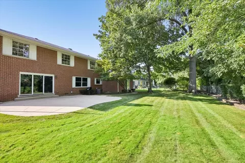 Exterior - 937 Sutton Dr, Northbrook, IL 60062 photo 3 of 6