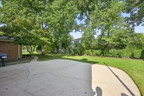 Exterior - 937 Sutton Dr, Northbrook, IL 60062 photo 6 of 6