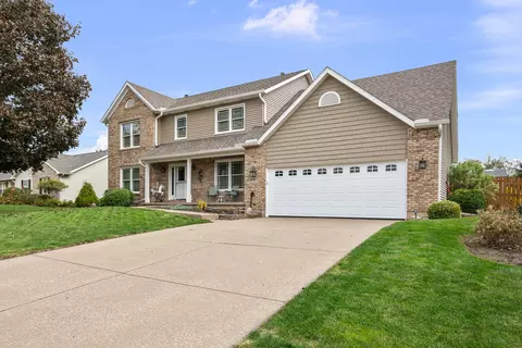 3415 Woodcrest Dr, Bettendorf, IA 52722