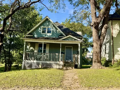 1112 N Gaines St, Davenport, IA 52804