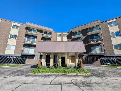9820 S Pulaski Rd #106, Oak Lawn, IL 60453