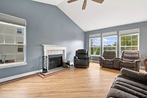 Living - 304 Edgewood Dr, Minooka, IL 60447 photo 2 of 3
