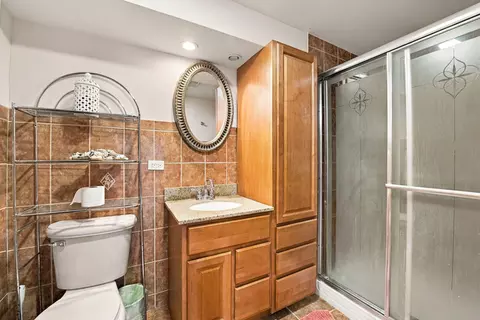 Bath - 304 Edgewood Dr, Minooka, IL 60447 photo 4 of 4