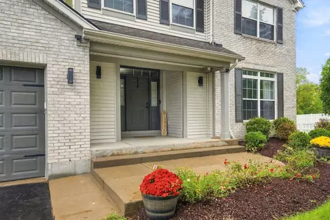 Exterior - 304 Edgewood Dr, Minooka, IL 60447 photo 3 of 8