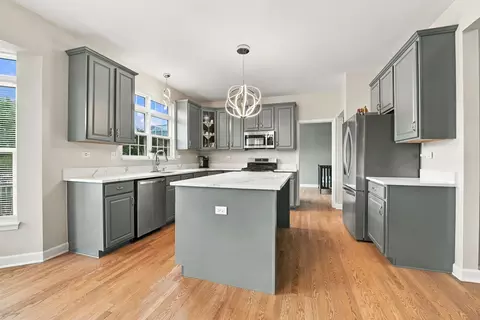 Kitchen - 304 Edgewood Dr, Minooka, IL 60447 photo 1 of 7