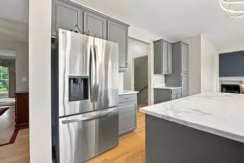 Kitchen - 304 Edgewood Dr, Minooka, IL 60447 photo 5 of 7