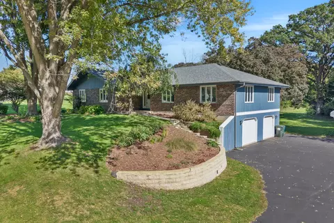 Exterior - 8 N627 Gingerwood Ln, Elgin, IL 60124 photo 8 of 11