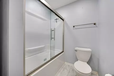 Bath - 8 N627 Gingerwood Ln, Elgin, IL 60124 photo 3 of 6