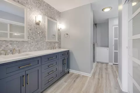 Bath - 8 N627 Gingerwood Ln, Elgin, IL 60124 photo 1 of 6