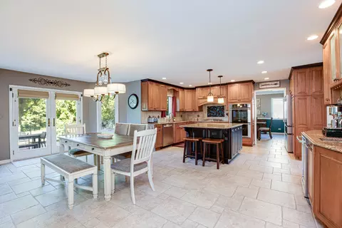 Kitchen - 430 Hillandale Dr, Bartlett, IL 60103 photo 1 of 5