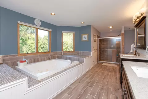 Bath - 430 Hillandale Dr, Bartlett, IL 60103 photo 1 of 4