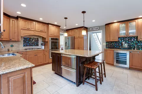 Kitchen - 430 Hillandale Dr, Bartlett, IL 60103 photo 2 of 5