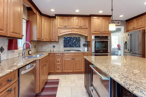 Kitchen - 430 Hillandale Dr, Bartlett, IL 60103 photo 3 of 5