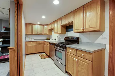 Kitchen - 430 Hillandale Dr, Bartlett, IL 60103 photo 5 of 5