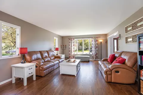 Living - 430 Hillandale Dr, Bartlett, IL 60103 photo 1 of 3
