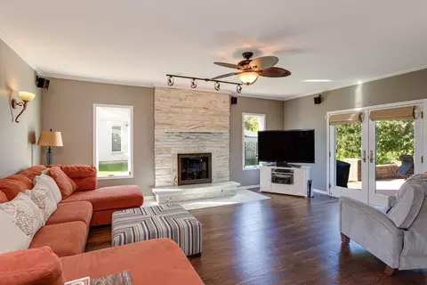 Living - 430 Hillandale Dr, Bartlett, IL 60103 photo 2 of 3