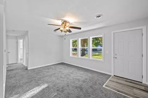 Living - 3914 15th Street B St, Moline, IL 61265 photo 2 of 5