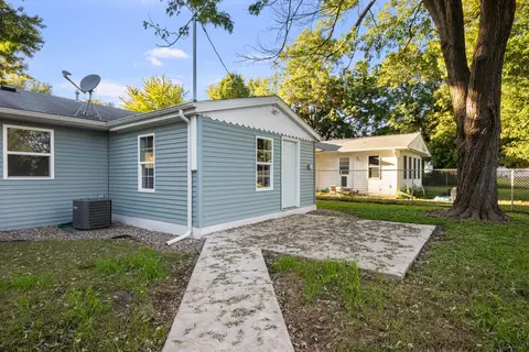 Exterior - 3914 15th Street B St, Moline, IL 61265 photo 5 of 7