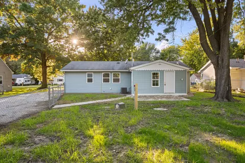 Exterior - 3914 15th Street B St, Moline, IL 61265 photo 4 of 7