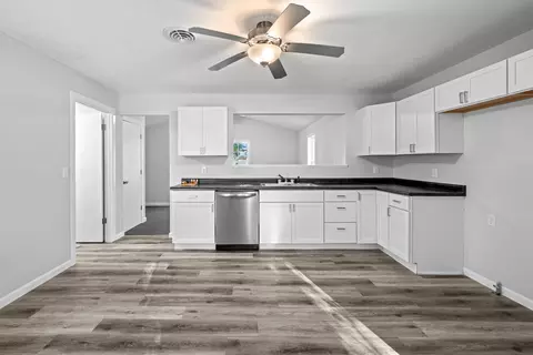 Kitchen - 3914 15th Street B St, Moline, IL 61265 photo 1 of 2