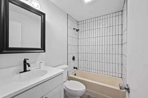 Bath - 3914 15th Street B St, Moline, IL 61265 photo 3 of 3