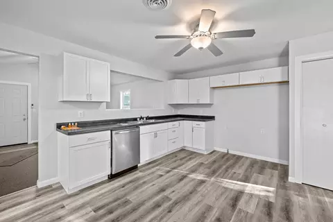 Kitchen - 3914 15th Street B St, Moline, IL 61265 photo 2 of 2