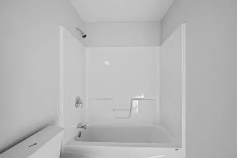 Bath - 3914 15th Street B St, Moline, IL 61265 photo 2 of 3