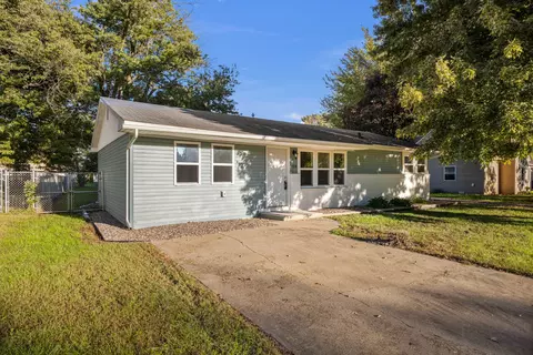 Exterior - 3914 15th Street B St, Moline, IL 61265 photo 2 of 7
