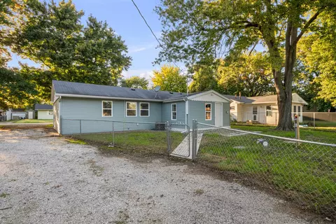 Exterior - 3914 15th Street B St, Moline, IL 61265 photo 7 of 7