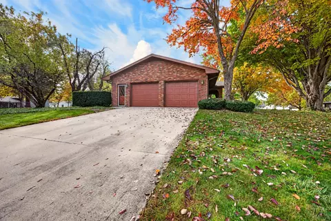 Exterior - 200 Robert Dr, Normal, IL 61761 photo 7 of 9